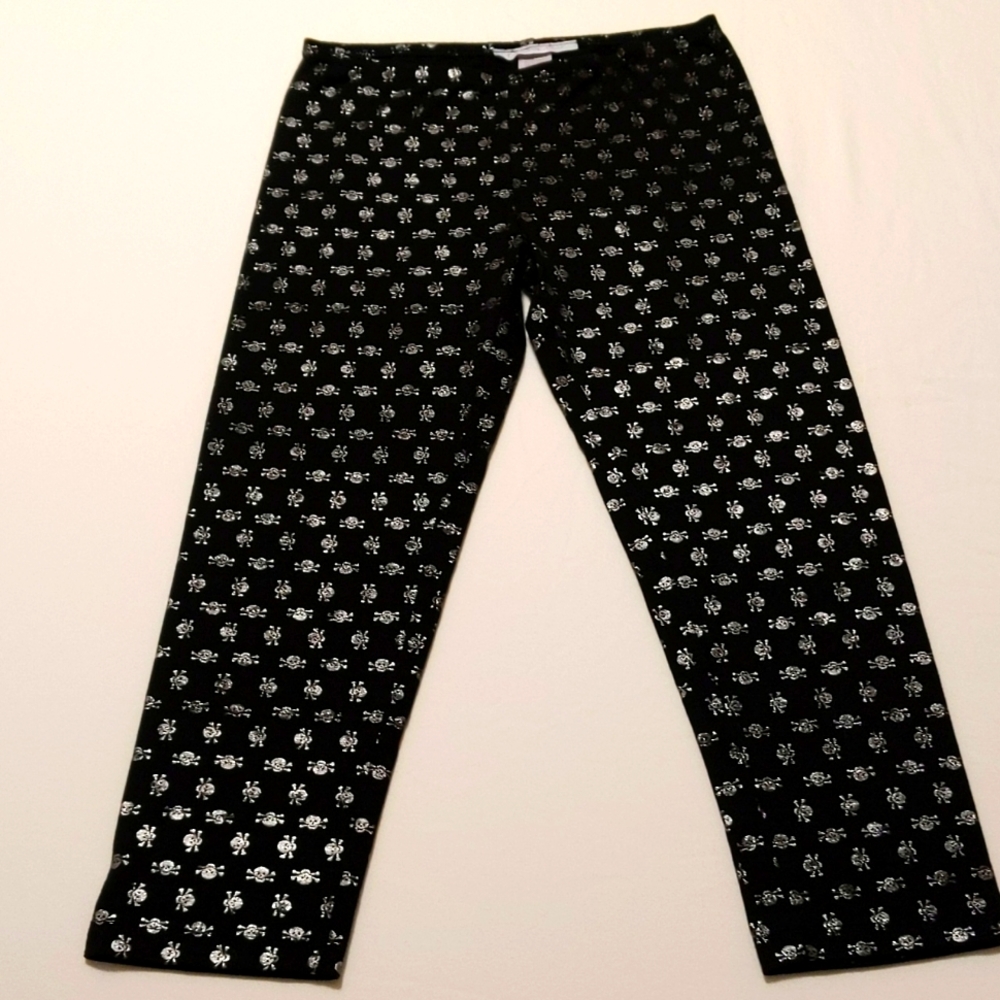 Cropped black skull leggings